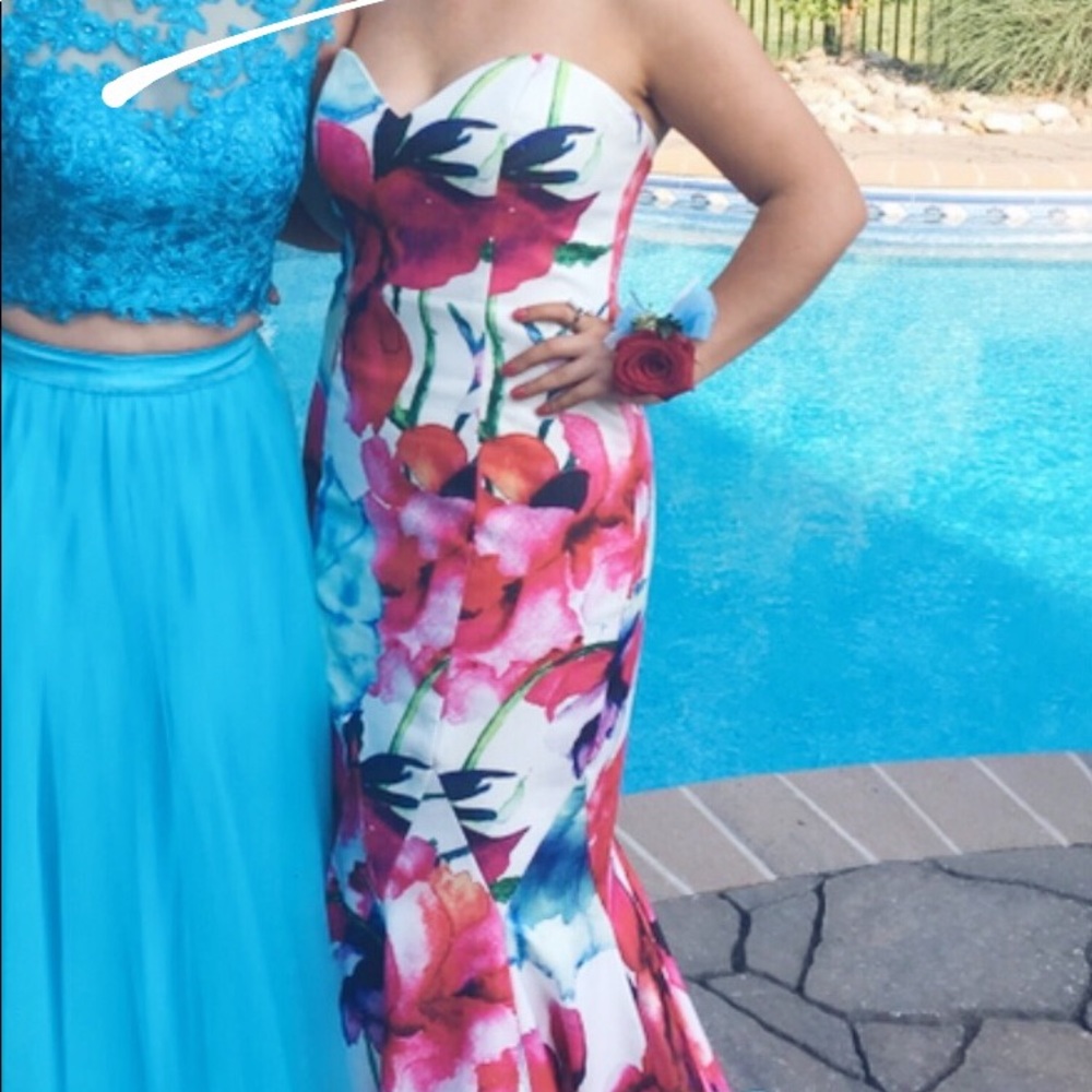 Prom/Formal Dress - Picture 3 of 4